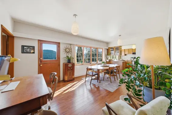 487 Roslyn Boulevard, North Vancouver For Sale - image 13