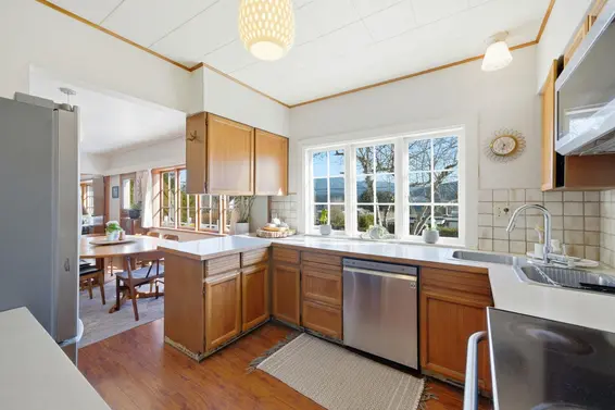 487 Roslyn Boulevard, North Vancouver For Sale - image 15