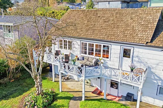 487 Roslyn Boulevard, North Vancouver For Sale - image 2