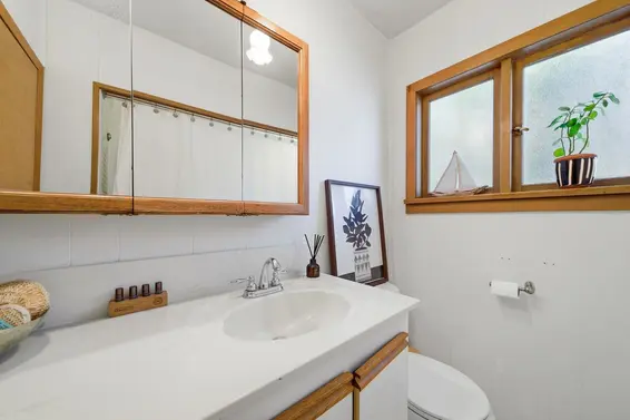 487 Roslyn Boulevard, North Vancouver For Sale - image 20