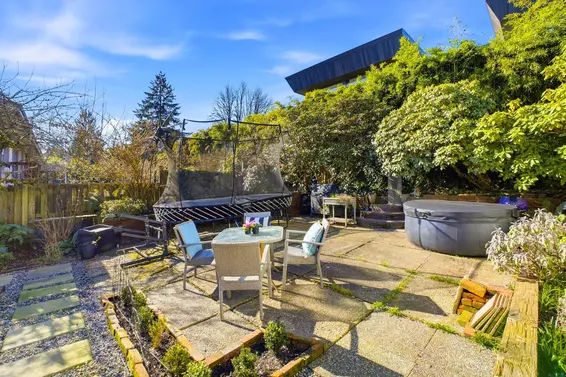 487 Roslyn Boulevard, North Vancouver For Sale - image 27