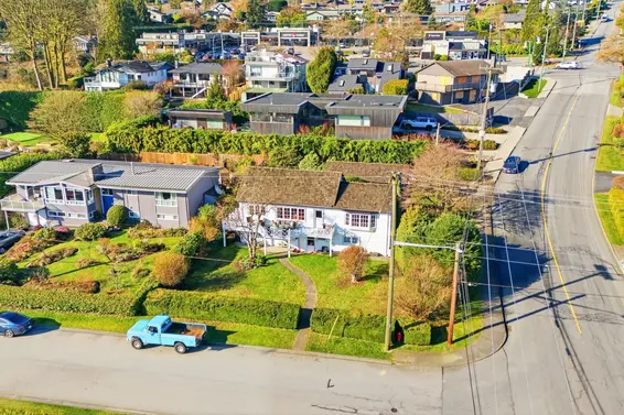 487 Roslyn Boulevard, North Vancouver For Sale - image 30