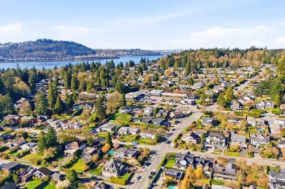 487 Roslyn Boulevard, North Vancouver For Sale - image 32