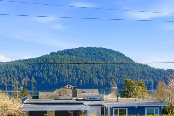 487 Roslyn Boulevard, North Vancouver For Sale - image 33