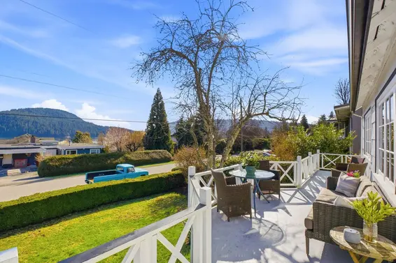 487 Roslyn Boulevard, North Vancouver For Sale - image 5