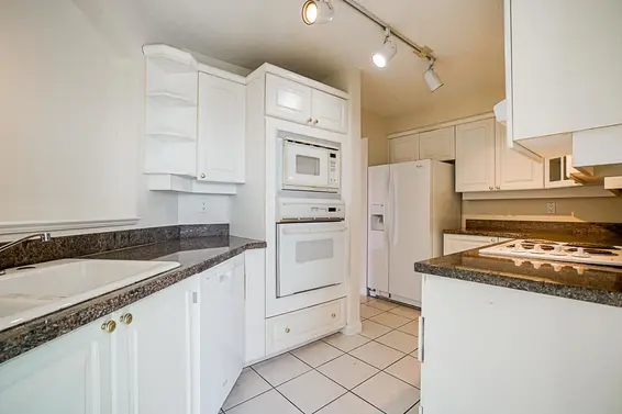 8D 338 Taylor Way, West Vancouver For Sale - image 1