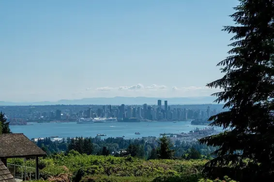 3884 Lonsdale Avenue, North Vancouver