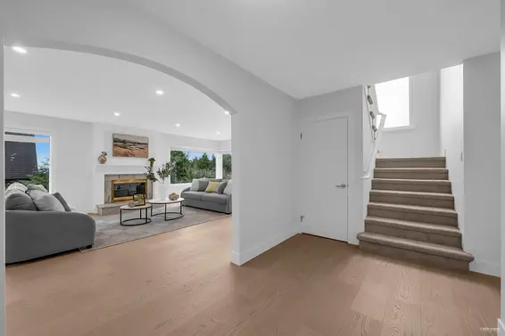 4030 Ripple Road, West Vancouver For Sale - image 10