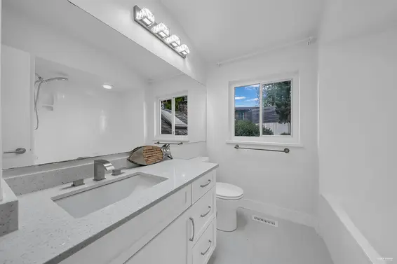 4030 Ripple Road, West Vancouver For Sale - image 27