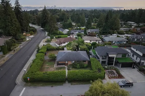 799 Donegal Place, North Vancouver For Sale - image 36
