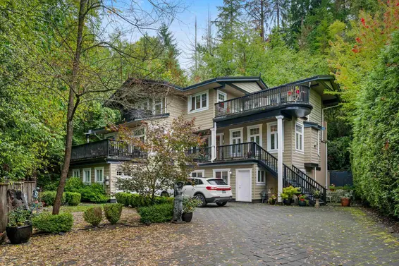 5671 Westport Road, West Vancouver