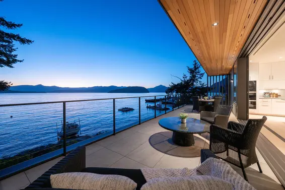 8885 Lawrence Way, West Vancouver For Sale - image 2