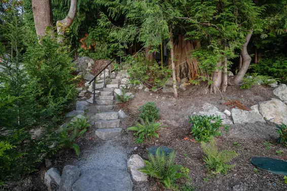 8885 Lawrence Way, West Vancouver For Sale - image 35