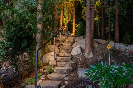 8885 Lawrence Way, West Vancouver For Sale - image 36
