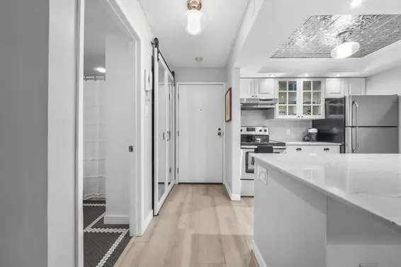 101 210 West 2nd Street, North Vancouver For Sale - image 3