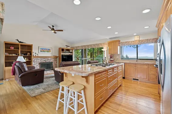 4724 Woodburn Court, West Vancouver For Sale - image 10