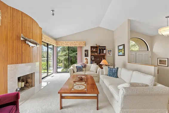 4724 Woodburn Court, West Vancouver For Sale - image 6