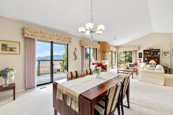 4724 Woodburn Court, West Vancouver For Sale - image 8