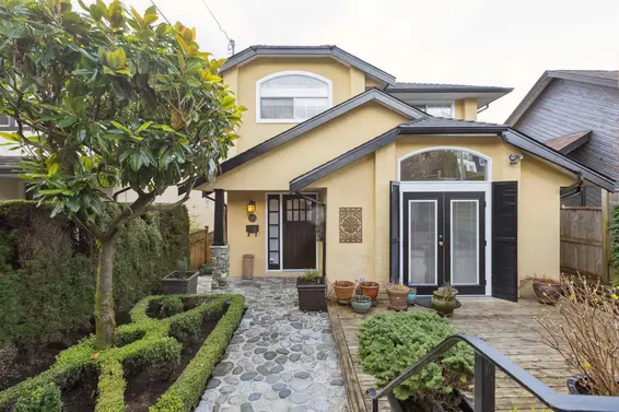 1274 Esquimalt Avenue, West Vancouver