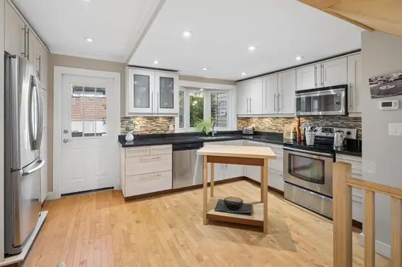 3 230 West 15th Street, North Vancouver For Sale - image 2