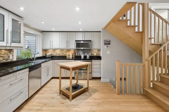 3 230 West 15th Street, North Vancouver For Sale - image 3
