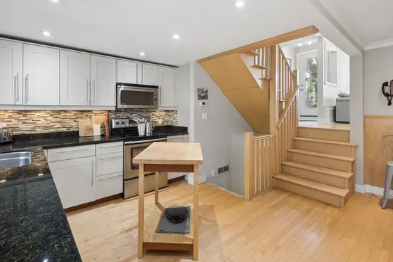 3 230 West 15th Street, North Vancouver For Sale - image 4