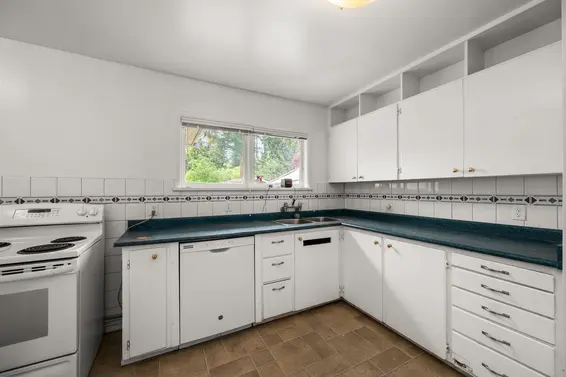 765 Lynn Valley Road, North Vancouver For Sale - image 10