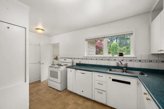 765 Lynn Valley Road, North Vancouver For Sale - image 11