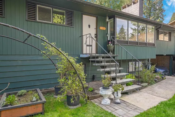 3163 Tennyson Crescent, North Vancouver For Sale - image 2