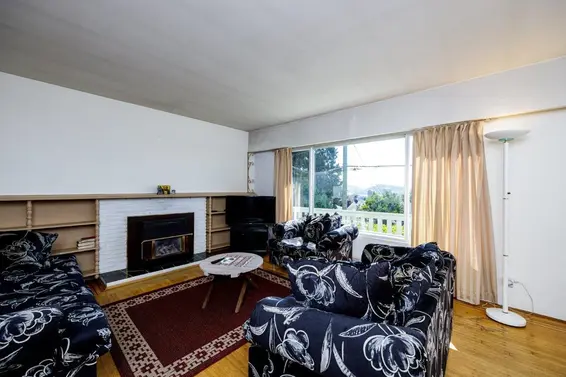 1033 Drayton Street, North Vancouver For Sale - image 5