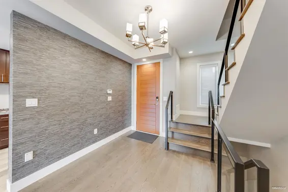 453 13th Street, West Vancouver For Sale - image 2