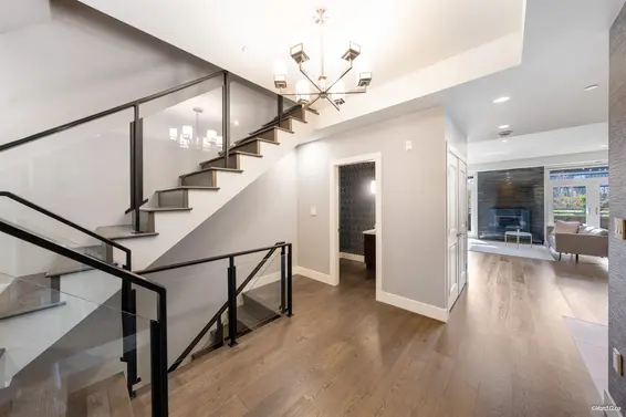 453 13th Street, West Vancouver For Sale - image 3