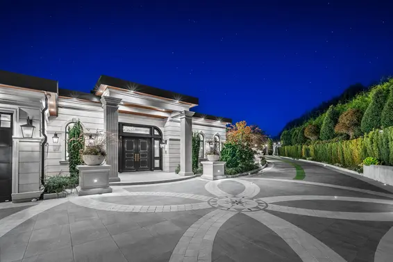 839 Eyremount Drive, West Vancouver For Sale - image 3