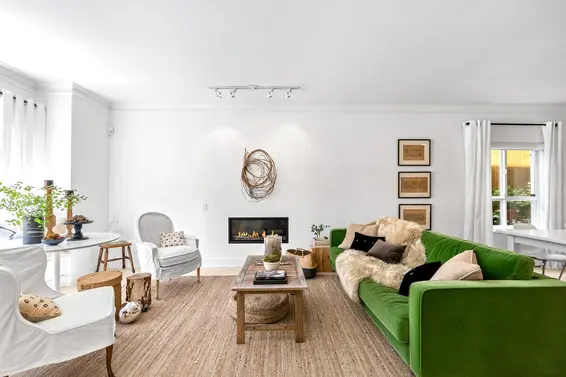 2 258 West 14th Street, North Vancouver
