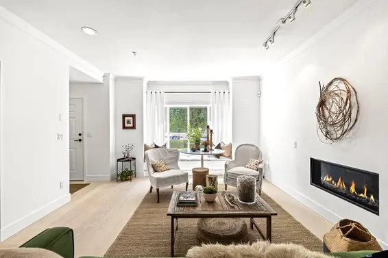 2 258 West 14th Street, North Vancouver For Sale - image 2