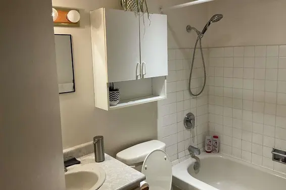 203 211 West 3rd Street, North Vancouver For Sale - image 11