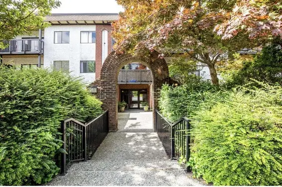 203 211 West 3rd Street, North Vancouver For Sale - image 17