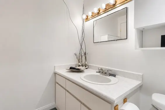 203 211 West 3rd Street, North Vancouver For Sale - image 20