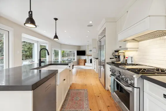 3714 Southridge Place, West Vancouver For Sale - image 3