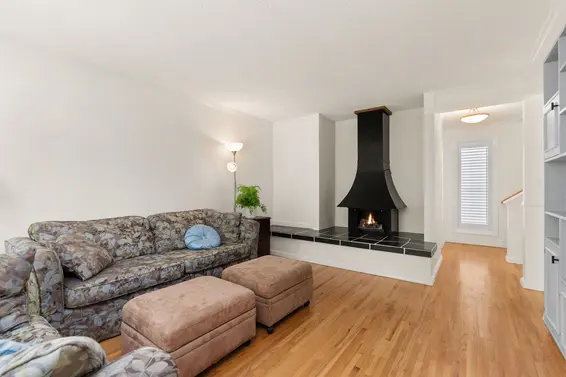 955 East 4th Street, North Vancouver For Sale - image 13