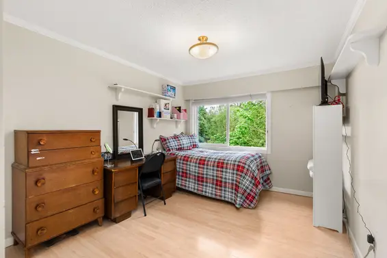 955 East 4th Street, North Vancouver For Sale - image 17