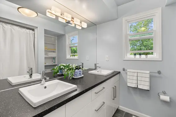 955 East 4th Street, North Vancouver For Sale - image 23
