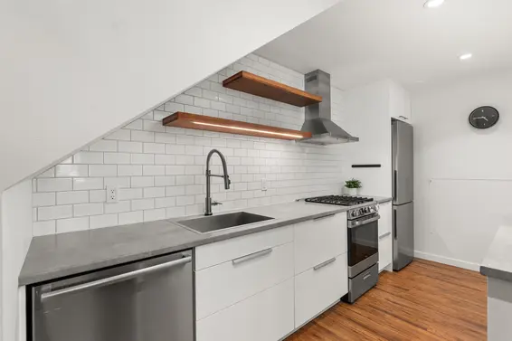 955 East 4th Street, North Vancouver For Sale - image 27