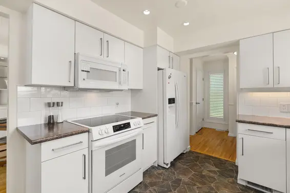 955 East 4th Street, North Vancouver For Sale - image 6