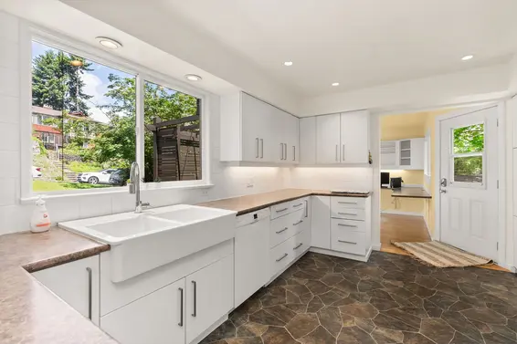 955 East 4th Street, North Vancouver For Sale - image 7