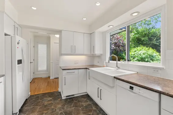 955 East 4th Street, North Vancouver For Sale - image 9