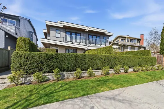 1 272 East 9th Street, North Vancouver For Sale - image 1