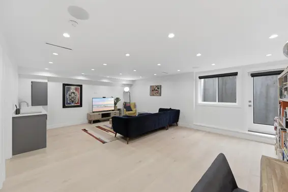 1 272 East 9th Street, North Vancouver For Sale - image 34