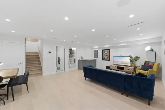 1 272 East 9th Street, North Vancouver For Sale - image 35