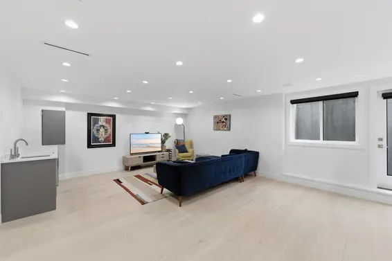 1 272 East 9th Street, North Vancouver For Sale - image 37